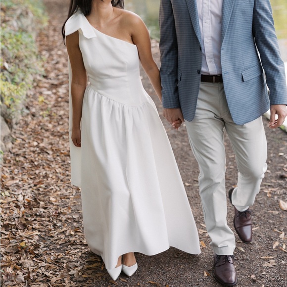 Elliatt Elegant White Dress - Liesel Dress in Ivory - Picture 3 of 3